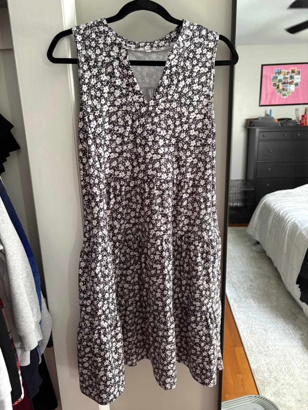 Amazon Black and White Floral V-Neck Mini Dress - Picture 2 of 9